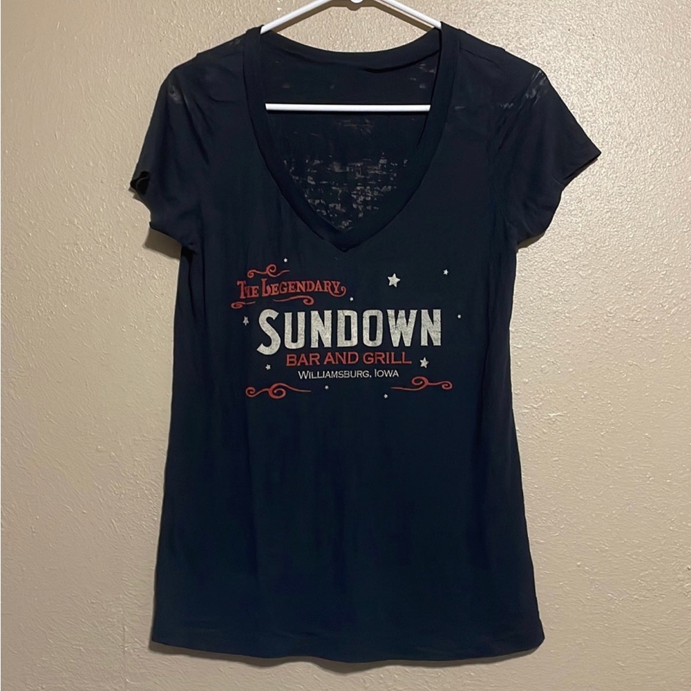 The Legendary Sundown Williamsburg, Iowa Black V Neck Short Sleeve T-Shirt  S ?